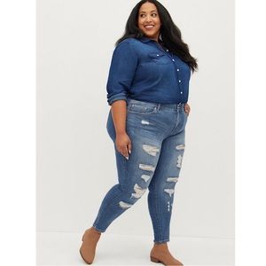 Torrid 24R bombshell skinny high waisted denim jeans ripped destruction